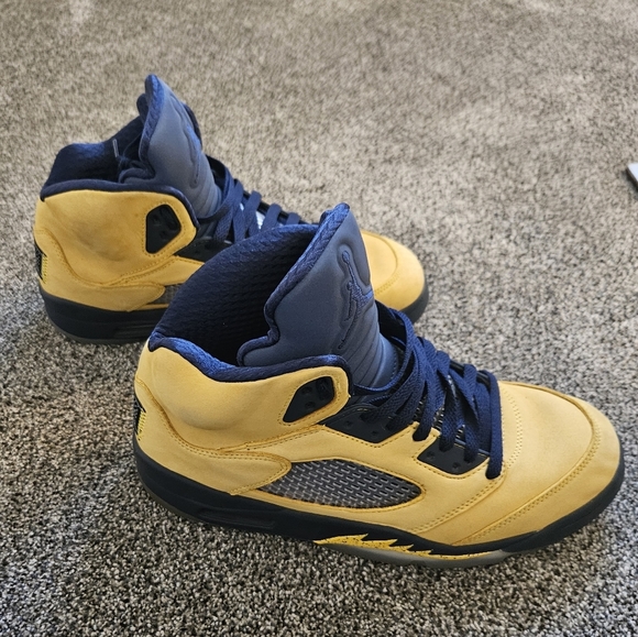 AIR JORDAN 5 RETRO SP "MICHIGAN" - Picture 4 of 6